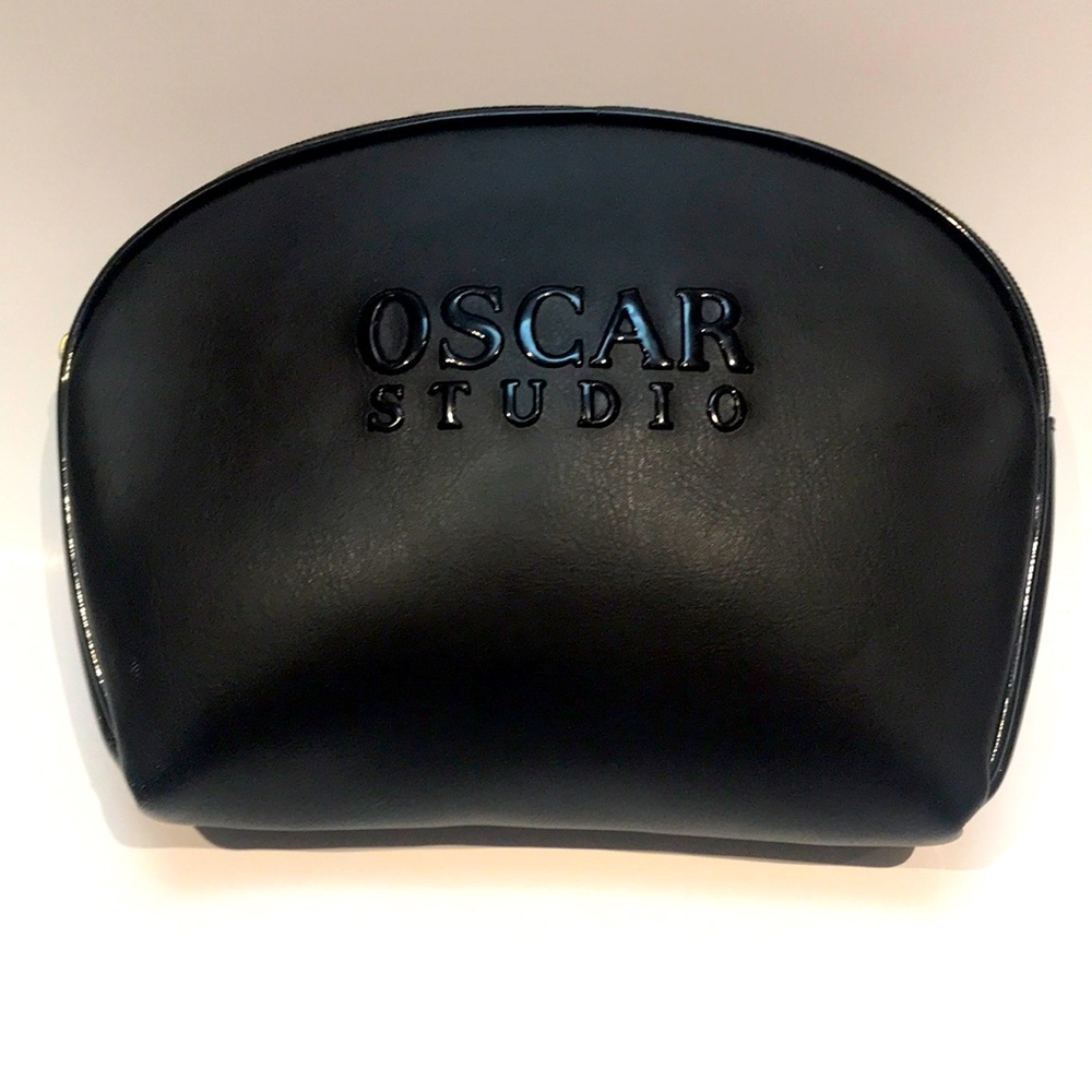 Oscar de la Renta toiletry bag